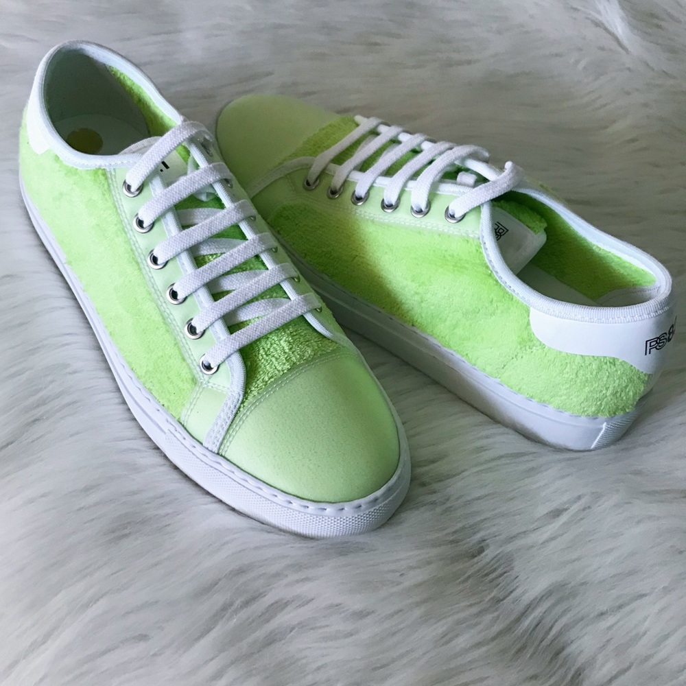 NWOT PS 821 shoes